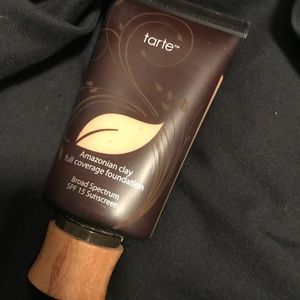 TARTE Amazonian Clay foundation light-med neutral